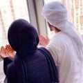 Женщина в хиджабе и ее спутник