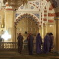 Отдельный вход в мечеть для женщин